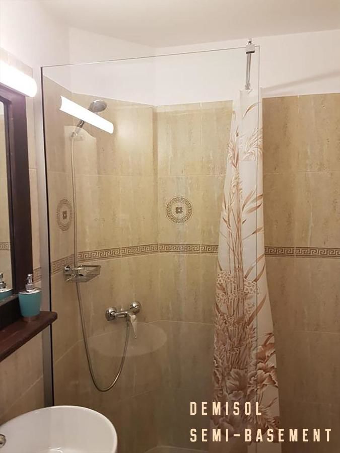 Гостевой дом Pensiunea Geostar Куртя-де-Арджеш-35